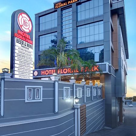 Hotel Floral Park Kottajam Kültér fotó